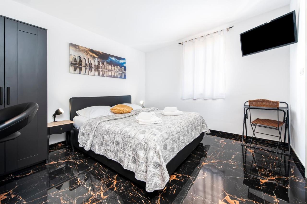 Dolce Studio Apartmani 罗维尼 外观 照片